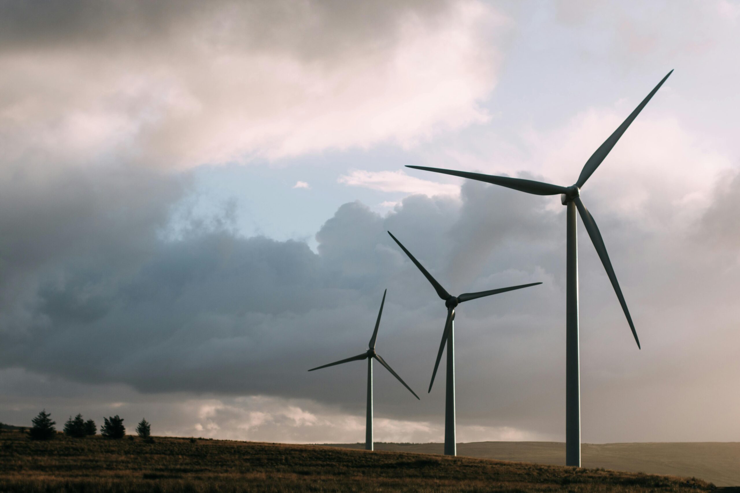 Windkraftanlage in ländlicher Region